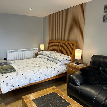 Roblins Nest Apartment Ammanford Exterior photo